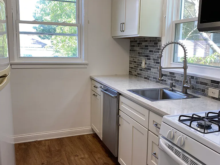 1426 Willow Ave — Photo 7