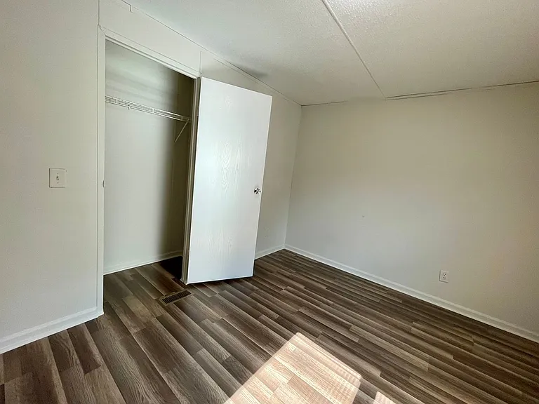12410 Phillips Ln — Photo 14