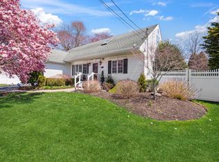 21 Sharon Dr, East Patchogue, NY 11772