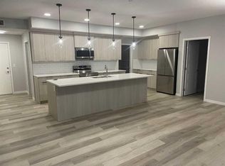 40 N Carrington Plz NW #210, Calgary, AB T3P 1Y3