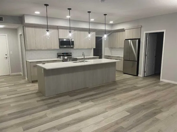 40 N Carrington Plz NW #210, Calgary, AB T3P 1Y3
