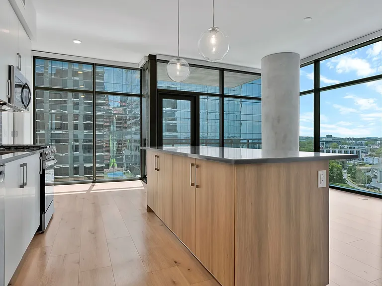 1212 Demonbreun St #1002 — Photo 7