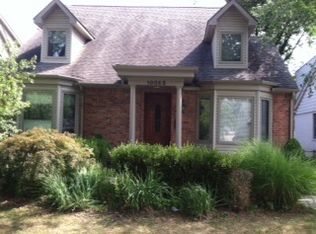 10065 Borgman Ave, Huntington Woods, MI 48070