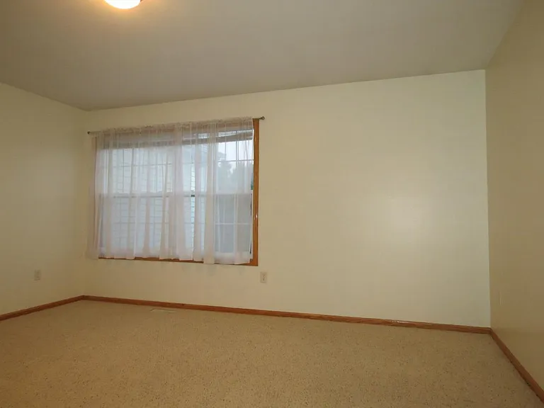 3805 NE Gardenia Ln — Photo 10