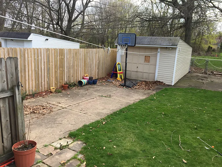 1409 Mayview Ave — Photo 2