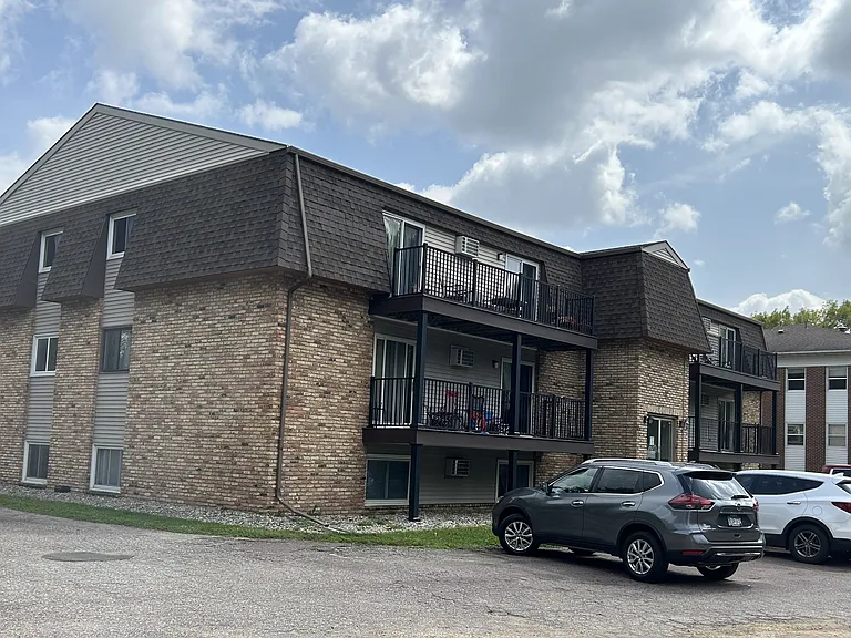 Allan Avenue Apartments — Photo 8