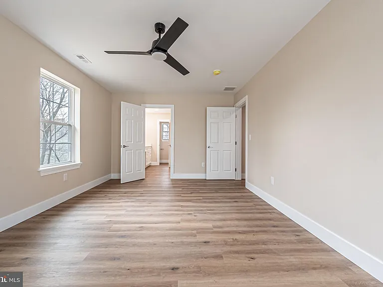 820 Archer St — Photo 16