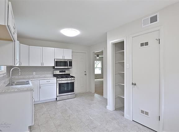 5th image of 326 Green St