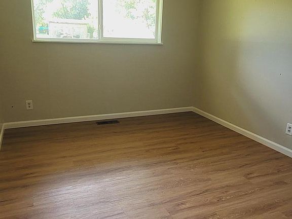 2nd image of 609 Eastgate St #B