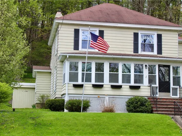 60 Elm St, Camillus, NY 13031