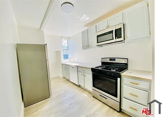1478 W Vernon Ave — Photo 8