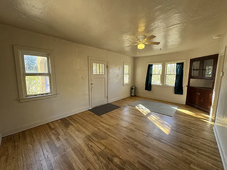 606 E Willis St — Photo 11