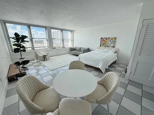 2899 Collins Ave Photo 1