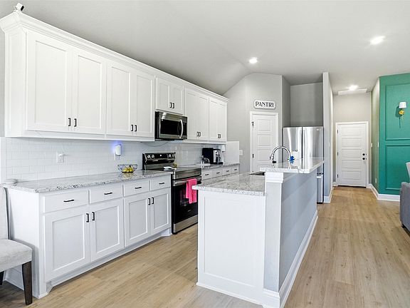 5th image of 214 Clover Cir