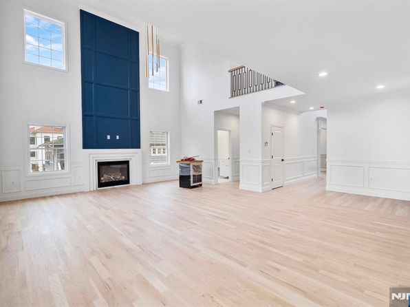 413 The Fenway, River Edge, NJ 07661
