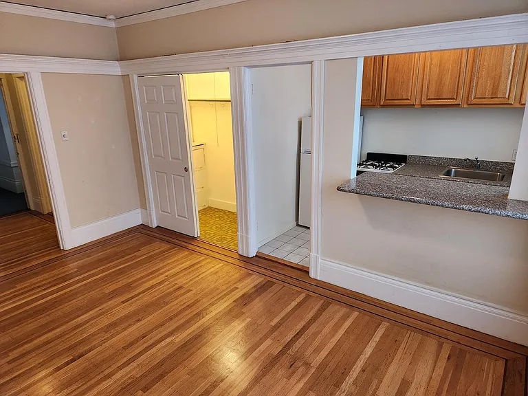 1385 Pine St #16 — Photo 6