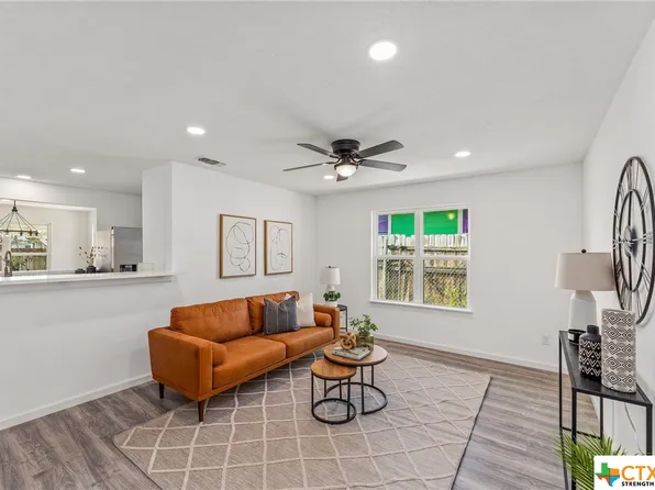 606 E Browning St, Manor, TX 78653
