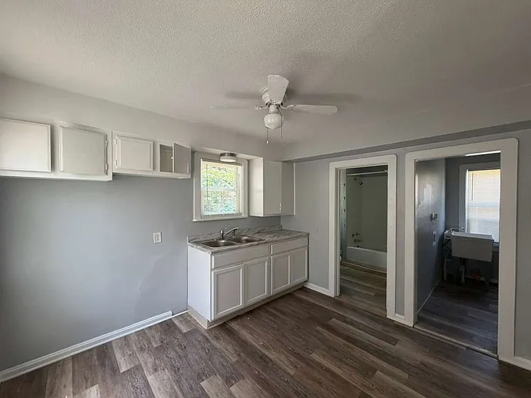 3130 W 33rd St — Photo 19