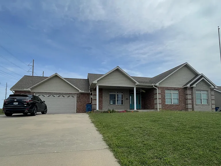 2603 S Moffet Ave — Photo 1