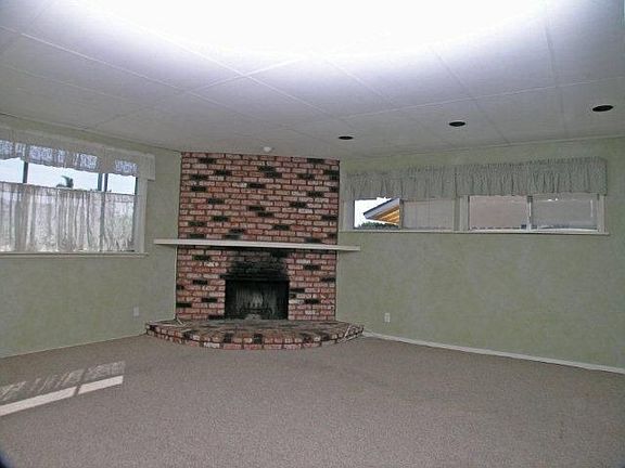 Family Room w/ Fireplace