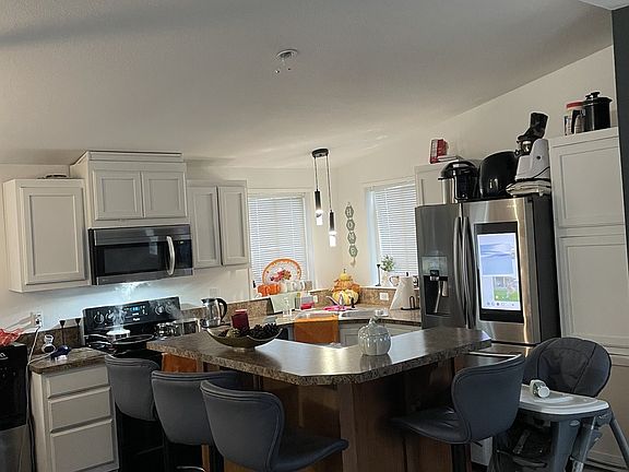4th image of 13055 SE Stark St Unit 39
