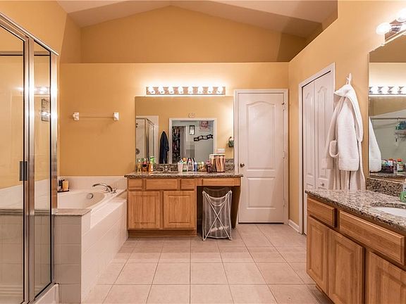 5th image of 7533 Crescent Palm Dr