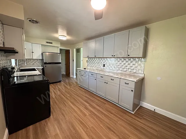 2316 Lima Ln — Photo 4