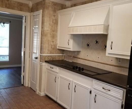 4th image of 748 Juniper Ln