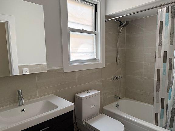 4th image of 722 Bay St APT 1