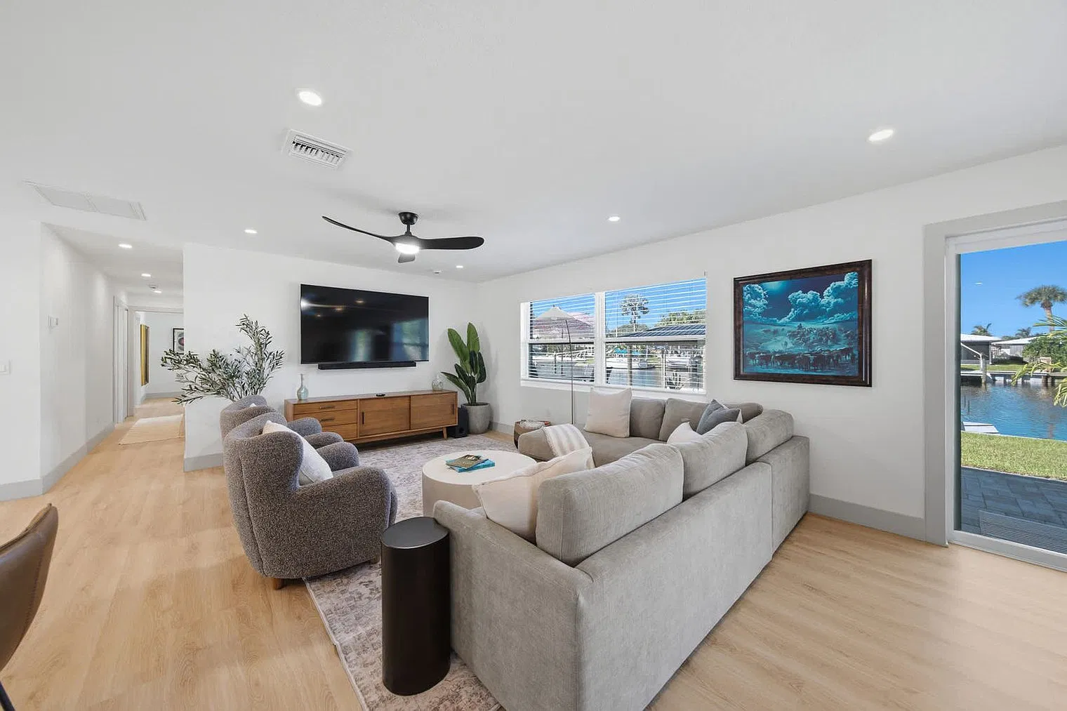 3 bed, 2.0 bath, 1743 sqft, $7,838 — Photo 4