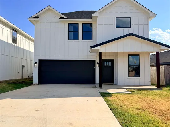 306 6th St, Elgin, OK 73538