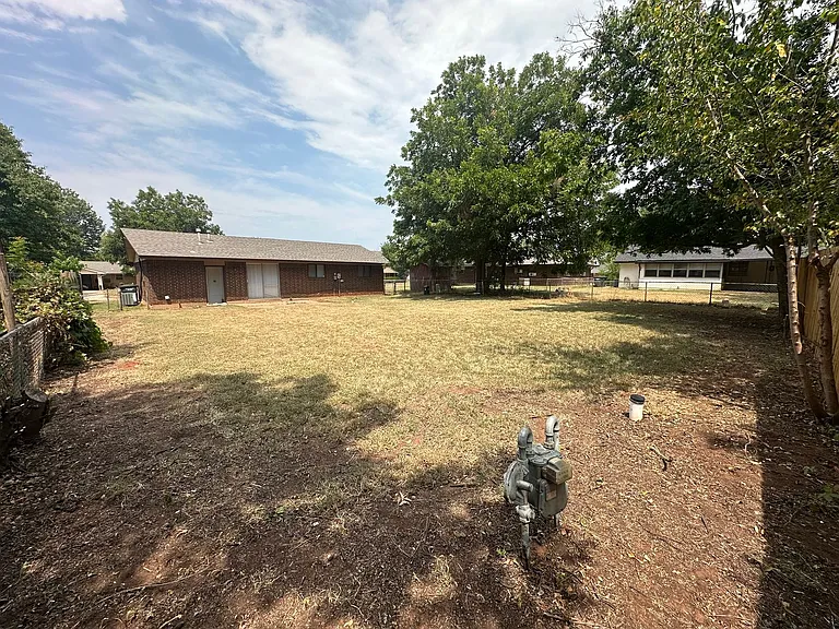 3904 Overland Dr — Photo 17
