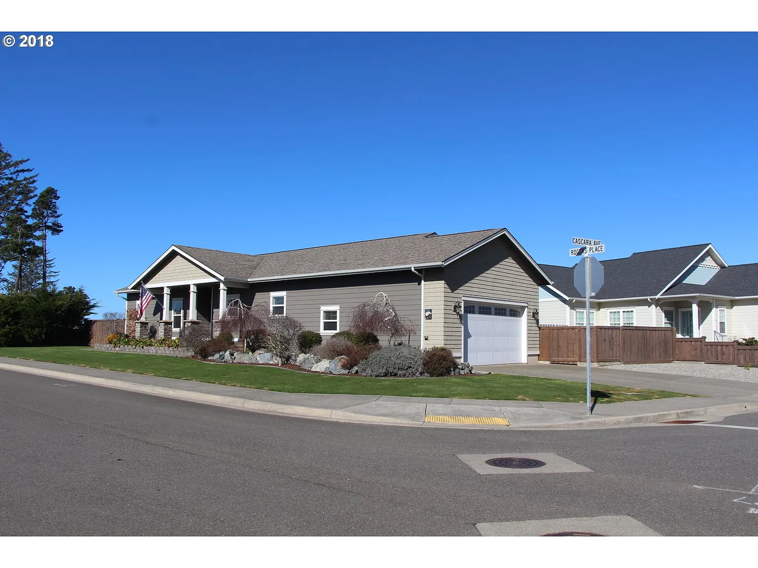 728 Rogers Pl photo 1