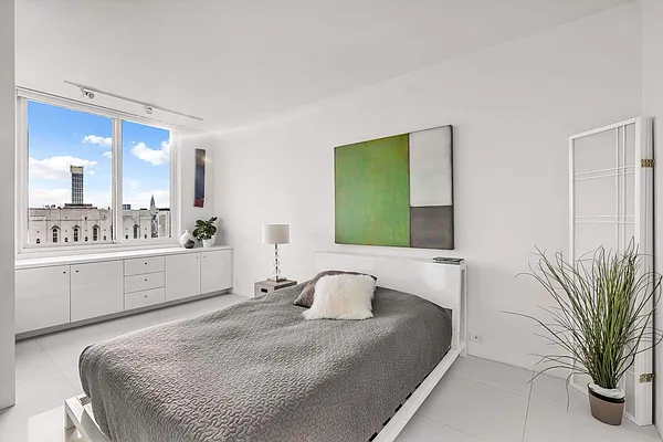 Sold by Sotheby's International Realty | media 37