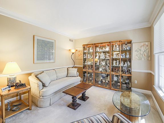 3rd image of 44848 Broadmoor Cir S #101