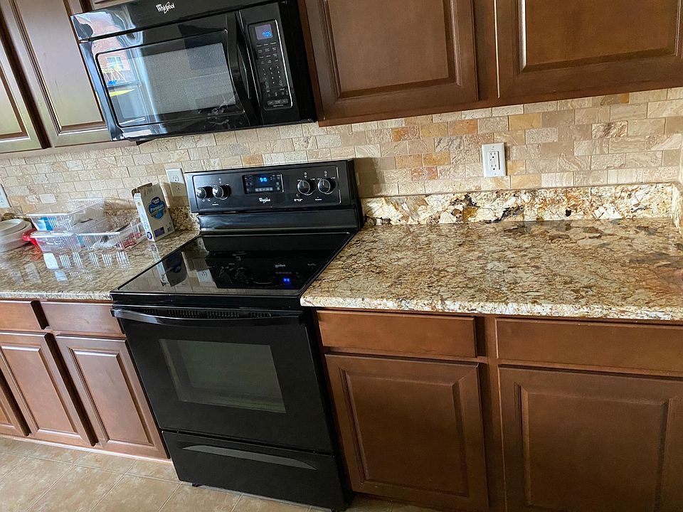 2nd image of 1010 Lacebark Ln
