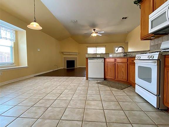 5th image of 1203 Oakridge Dr
