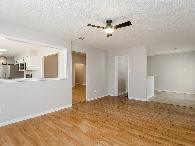 4617 Olympia Dr — Photo 32