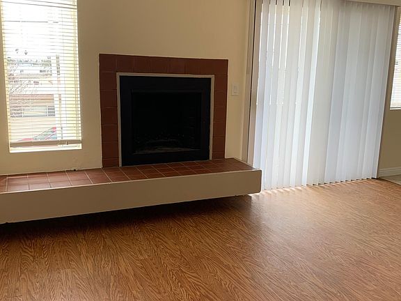 4th image of 935 Chalcedony St #C