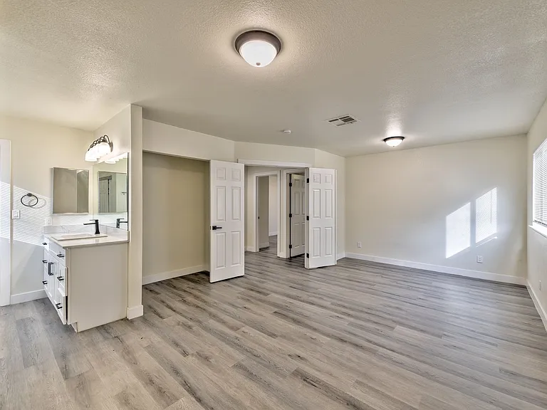3757 Longfellow St — Photo 10