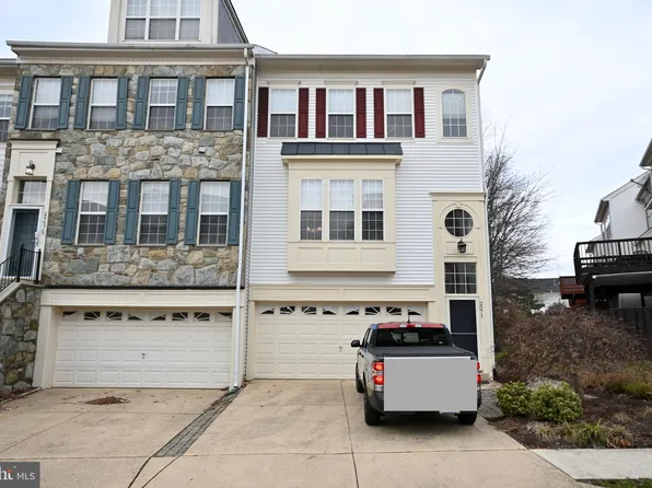 2071 Capstone Cir, Herndon, VA 20170