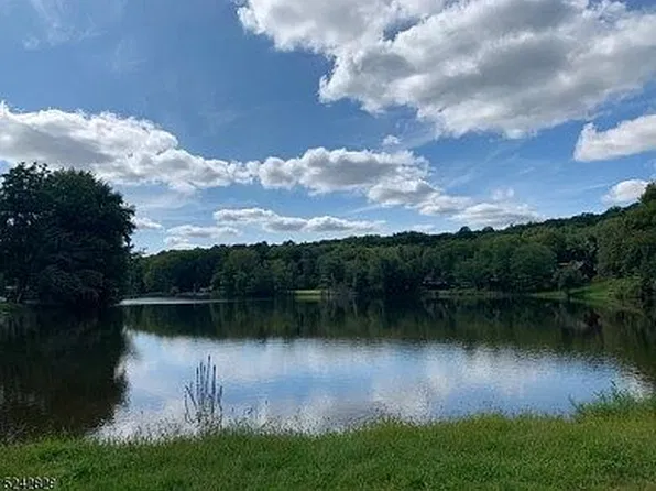 3 Cherry Rd, Newton, NJ 07860
