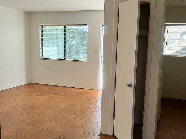 721 E Montebello Ave #110 — Photo 6