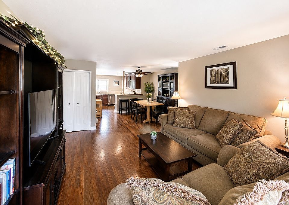 1st image of 4134 Cove Ln APT B