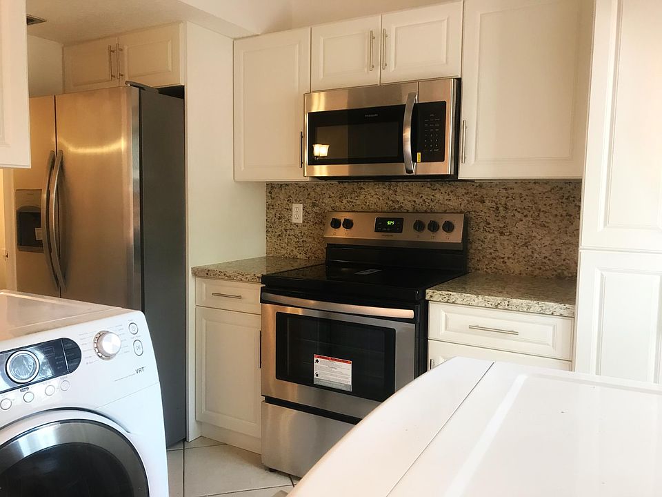 Kitchen/w New Appliances