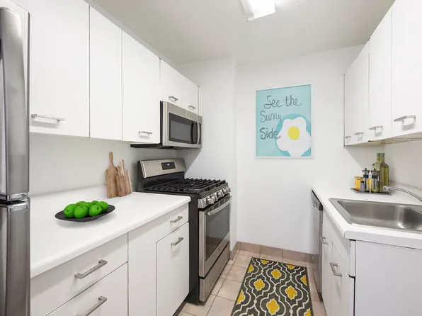 429 East 52nd Street image 3 of 14