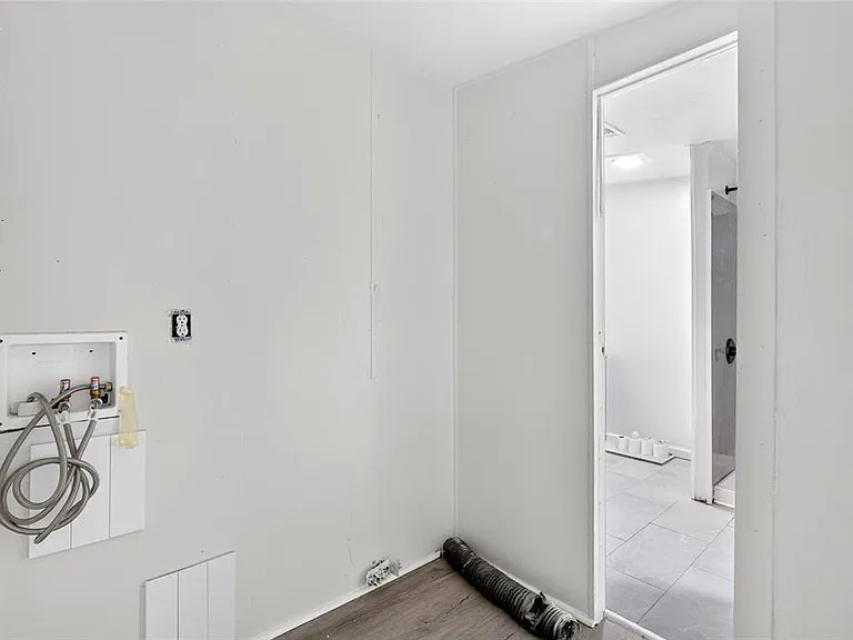 6766 NE 1st Pl — Photo 16