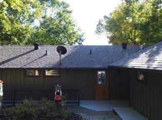 12743 N Shoreland Dr, Marion, IL 62959