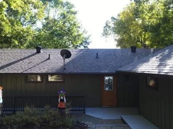 12743 N Shoreland Dr, Marion, IL 62959