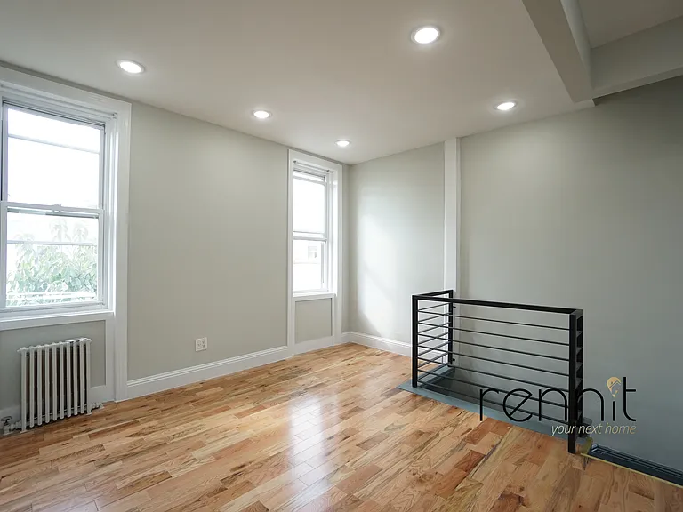 1916 Harman St #2R — Photo 3